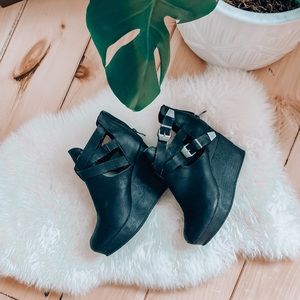 Sbicca|. Comfortable Black wedges